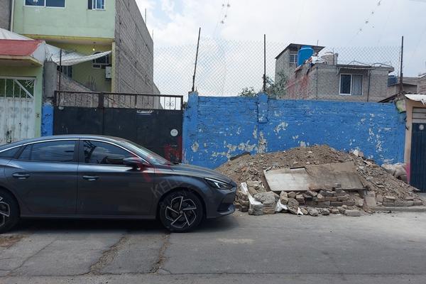 Foto de inmueble en Calle 38 #132, Col. El Sol C.P. 57200, Nezahualcóyotl