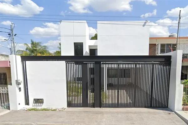 Foto de inmueble en Calle 38 #448, Col. Jesús Carranza C.P. 97109, Mérida