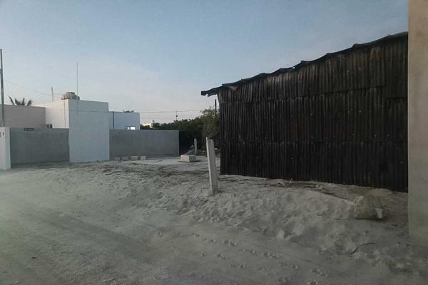 Foto de inmueble en Calle 8, Col. Chicxulub Puerto C.P. 97330, Progreso