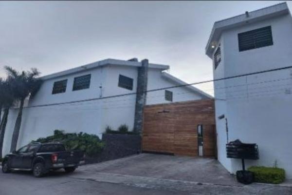Foto de inmueble en calle, Col. Los Cristales Campestre C.P. 64990, Monterrey
