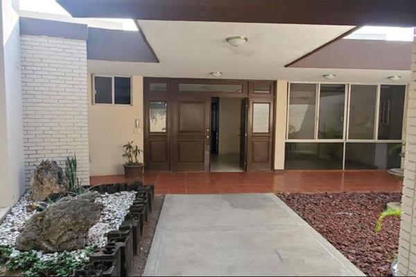 Foto de inmueble en calle, Col. Miravalle C.P. 64660, Monterrey