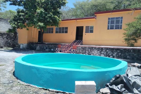 Foto de inmueble en Calle Camino Sin nombre, Col. Las Palmas C.P. 62797, Xochitepec