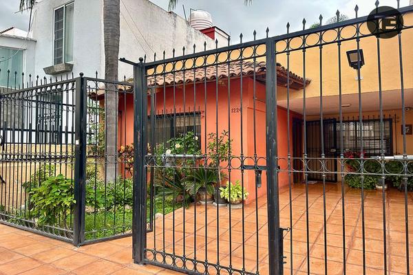 Foto de inmueble en Calle Cenit #1224, Col. Jardines del Bosque Norte C.P. 44520, Guadalajara