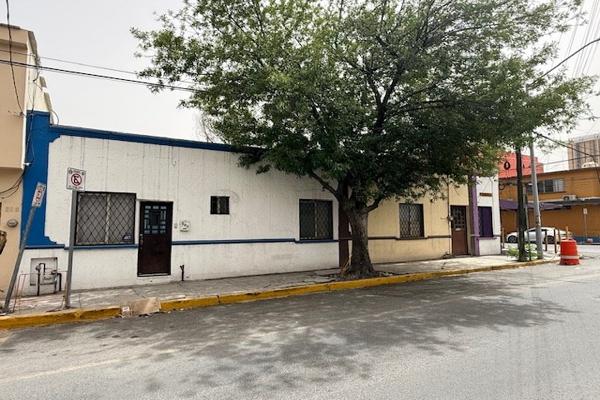Foto de inmueble en calle, Col. Centro C.P. 64720, Monterrey