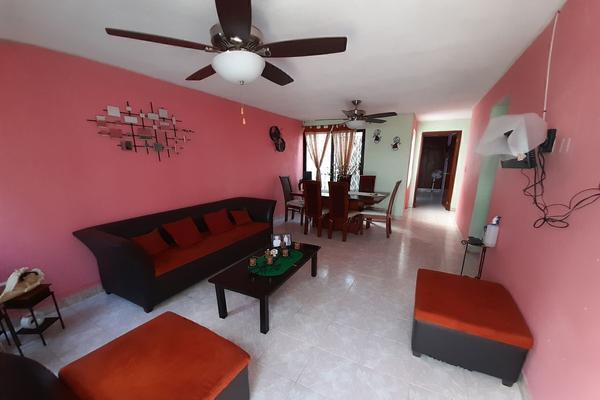 Foto de inmueble en Calle cerrada, Col. Colonial Chuburna C.P. 97215, Mérida