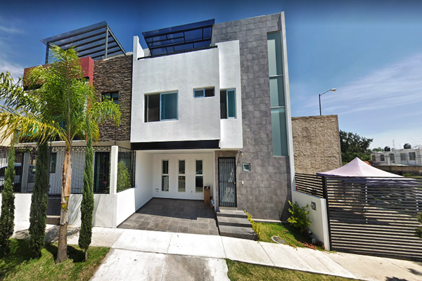 Foto de inmueble en Calle Cto. Del Centinela, Col. El Centinela C.P. 45133, Zapopan