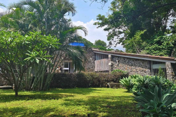 Foto de inmueble en Calle de Juárez, Col. Santiago Tepetlapa C.P. 62526, Tepoztlán