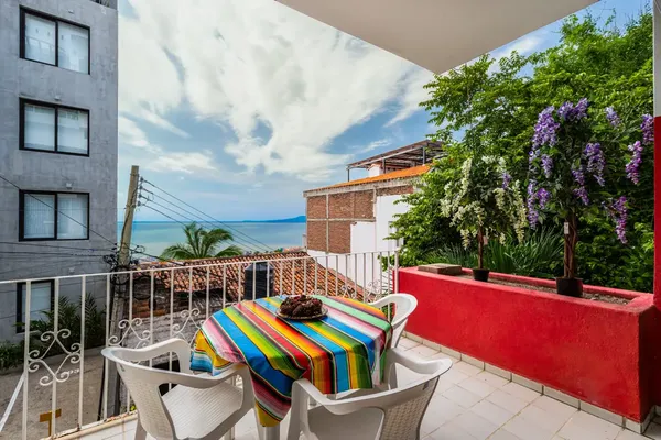 Foto de inmueble en Calle Ecuador #1128, Col. 5 de Diciembre C.P. 48350, Puerto Vallarta