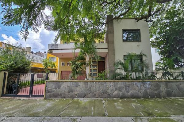 Foto de inmueble en C. José Guadalupe Zuno Hernández, Col. Americana C.P. 44160, Guadalajara