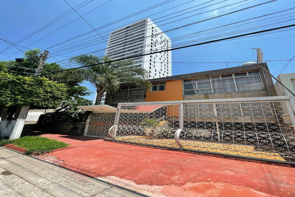 Foto de inmueble en C. La Luna, Col. Jardines del Bosque Norte C.P. 44520, Guadalajara