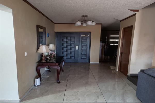 Foto de inmueble en calle, Col. Las Cumbres 1 Sector C.P. 64610, Monterrey