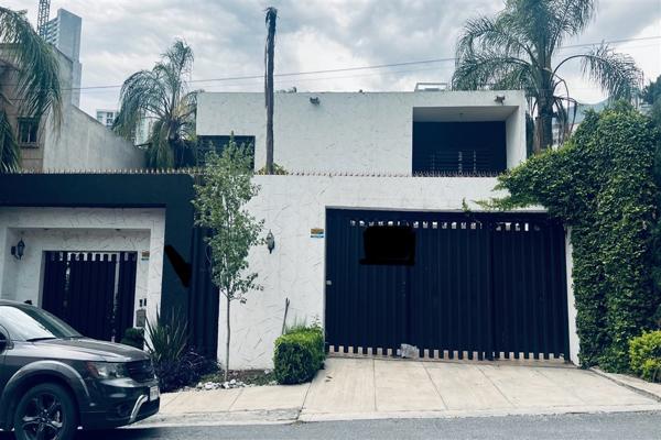 Foto de inmueble en calle, Col. Las Cumbres 2 Sector C.P. 64610, Monterrey