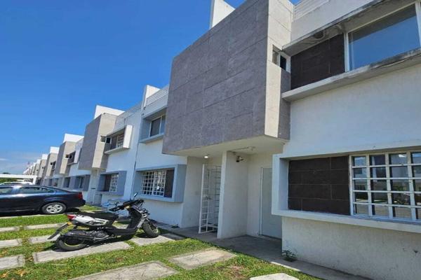 Foto de inmueble en C, Col. Los Olivos C.P. 77714, Solidaridad