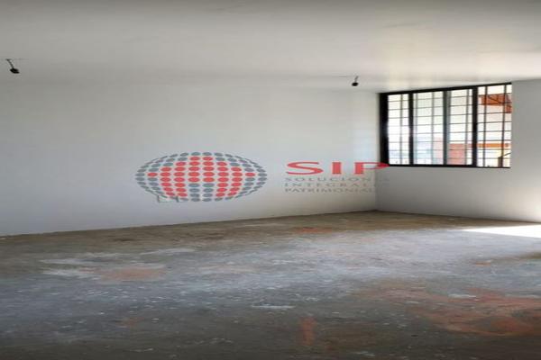 Foto de inmueble en Calle Luis Covarrubias #791, Col. Polanco Oriente C.P. 44960, Guadalajara