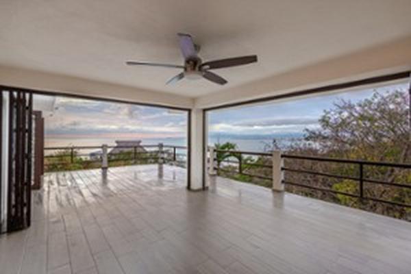 Foto de inmueble en Calle Mariano Abasolo #398, Col. El Cerro C.P. 48304, Puerto Vallarta