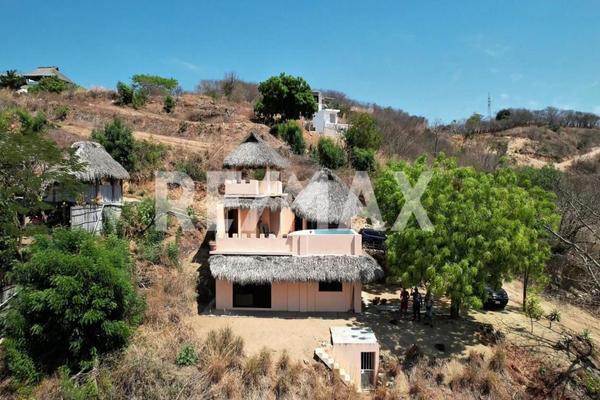 Foto de inmueble en Calle Miramar, Col. Centro C.P. 71996, San Pedro Mixtepec -Dto. 22 -