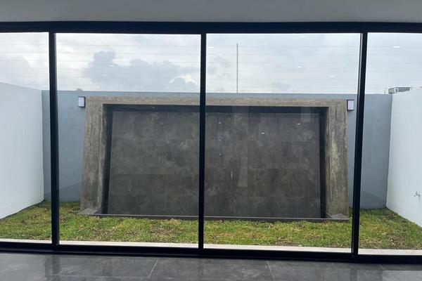 Foto de inmueble en Calle PalmiraBv. Valle Imperial, Col. Valle Imperial C.P. 45134, Zapopan