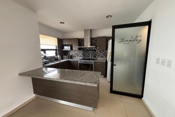 Foto de inmueble en calle peña de bernal, Col. Residencial el Refugio C.P. 76146, Querétaro