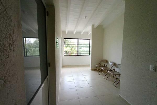 Foto de inmueble en Calle pericon, Col. Miraval C.P. 62270, Cuernavaca