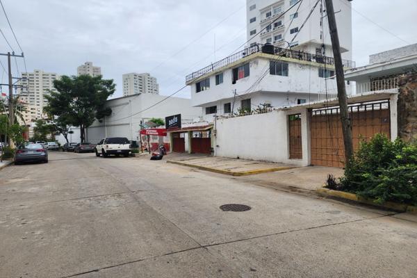 Foto de inmueble en Calle Piloto Antón de Alaminos, Col. Costa Azul C.P. 39850, Acapulco de Juárez