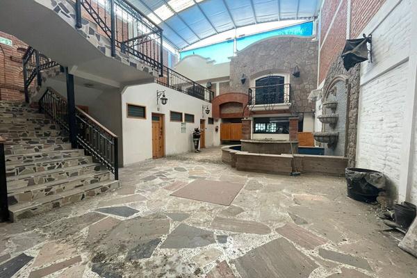 Foto de inmueble en Calle Sta. Cruz del Valle, Col. Villa Fontana C.P. 45615, San Pedro Tlaquepaque