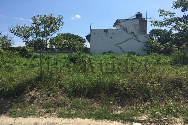 Foto de inmueble en CALLE TUXPAN, Col. Los Mangos C.P. 92840, Tuxpan