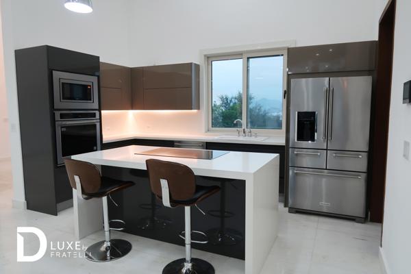 Foto de inmueble en Calz. Sta. Isabel, Sin Nombre de Col 53, 64990 Monterrey, N.L., Col. Canterel C.P. 64990, Monterrey