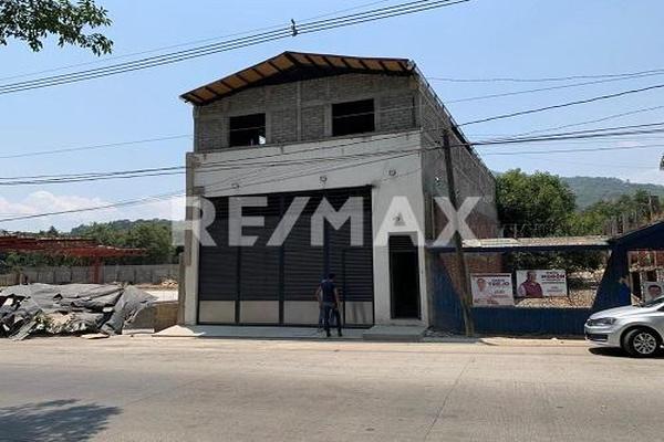 Foto de inmueble en Calz. Benito Juárez, Col. La Cofradía C.P. 60126, Uruapan
