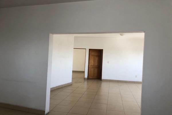 Foto de inmueble en calzada de leandro valle 52, Col. Miraval C.P. 62270, Cuernavaca