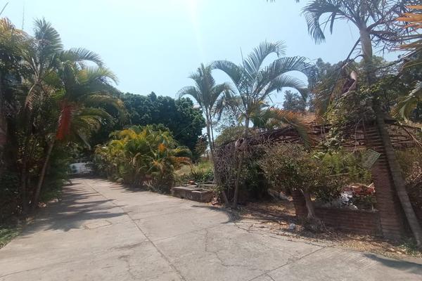 Foto de inmueble en Calzada de los Reyes, Col. Tetela del Monte C.P. 62130, Cuernavaca