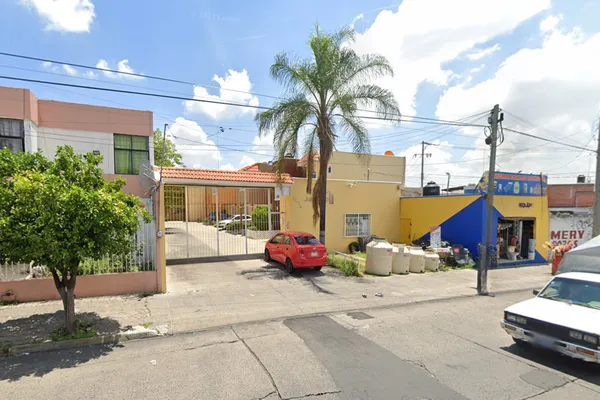 Foto de inmueble en Calz Juan Pablo II #1214, Col. Belisario Domínguez C.P. 44320, Guadalajara