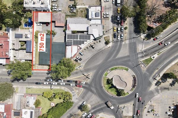 Foto de inmueble en Calzada Pedro A. Galvan Sur, Col. Residencial San Pablo C.P. 28060, Colima
