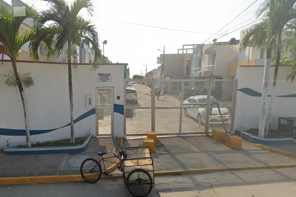 Foto de inmueble en CAMARON #127, Col. Punta Del Mar C.P. 96536, Coatzacoalcos