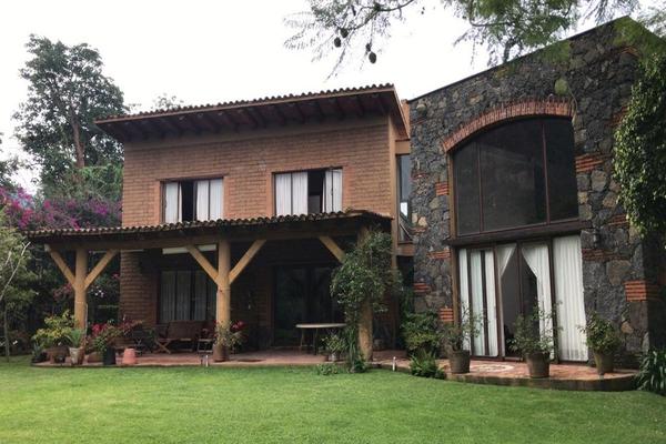 Foto de inmueble en Camino a Tonatico, Col. Achichipico C.P. 62524, Tepoztlán