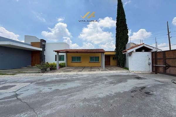 Foto de inmueble en Cam. Antiguo a San Isidro Mazatepec, Col. San Agustin C.P. 45645, Tlajomulco de Zúñiga