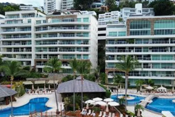 Foto de inmueble en CAREY, FRACCIONAMIENTOM PLAYAS GUITARRON, Col. Icacos C.P. 39860, Acapulco de Juárez