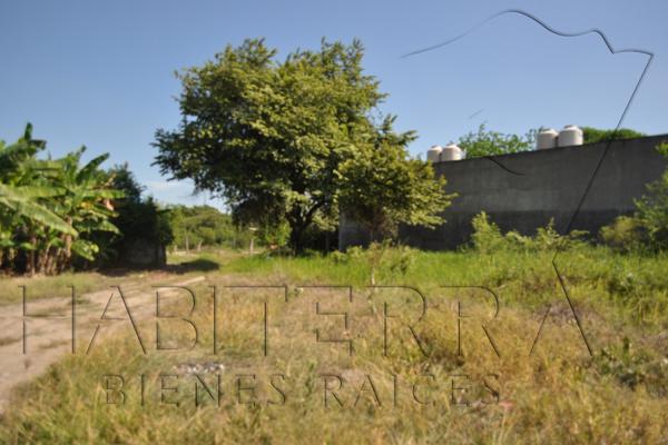 Foto de inmueble en Carret. Fed. México - Tuxpan., Col. Santiago de La Peña C.P. 92770, Tuxpan