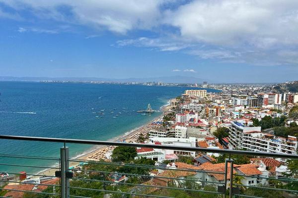 Foto de inmueble en Carretera Federal 200 #781, Col. Amapas C.P. 48399, Puerto Vallarta