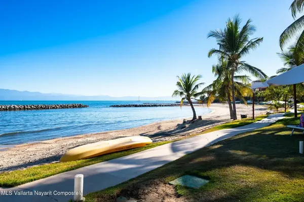 Foto de inmueble en Carretera Tepic - Pto. Vallarta #KILOMETRO 138, Col. Playas de Huanacaxtle C.P. 63732, Bahía de Banderas