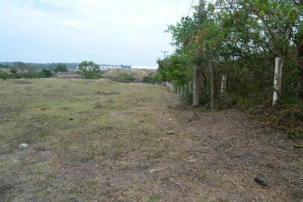 Foto de inmueble en Carretera Tuxpan Cazones, Col. Santiago de La Peña C.P. 92770, Tuxpan