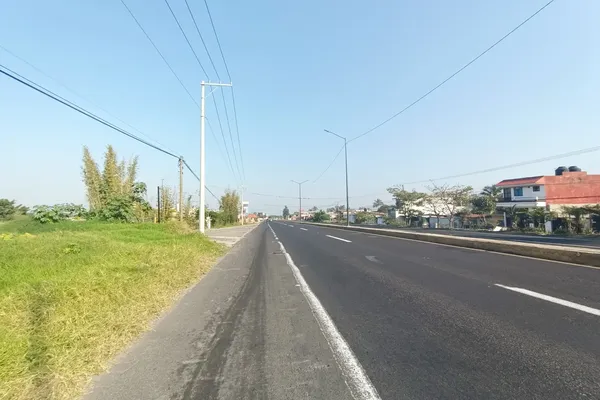 Foto de inmueble en carretera veracruz #74, Col. Miradores (Miradores del Mar) C.P. 91640, Emiliano Zapata