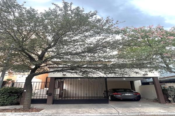 Foto de inmueble en Bosques de Las Cumbres, Monterrey, N.L., Col. La Finca C.P. 64000, Monterrey