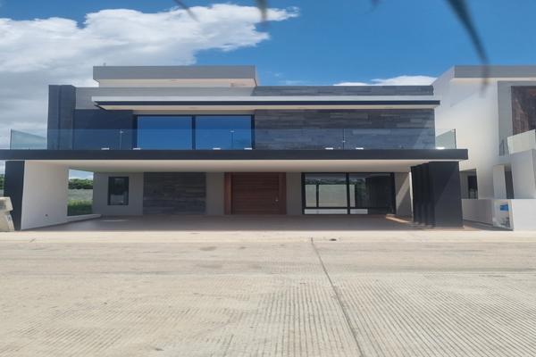 Foto de inmueble en y, Av. Paseo del Atlántico 3915, entre Mediterraneo, Fraccionamiento Real Pacífico, Real del Valle,  #3915, Col. Club Real C.P. 82113, Mazatlán