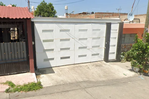 Foto de inmueble en Celerino Navarro #4901, Col. Lomas del Paraíso 2a. Sección C.P. 44250, Guadalajara