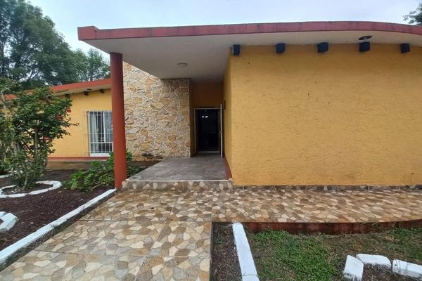 Foto de inmueble en Cercano a carretera Morelia a Salamanca, Col. Privadas Del Sol C.P. 58880, Tarímbaro