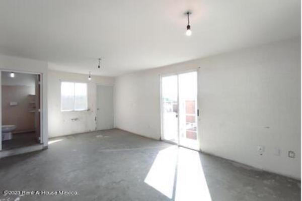 Foto de inmueble en Cerrada Avenida Floresta S #1, Col. Arbolada los Sauces C.P. 55635, Zumpango