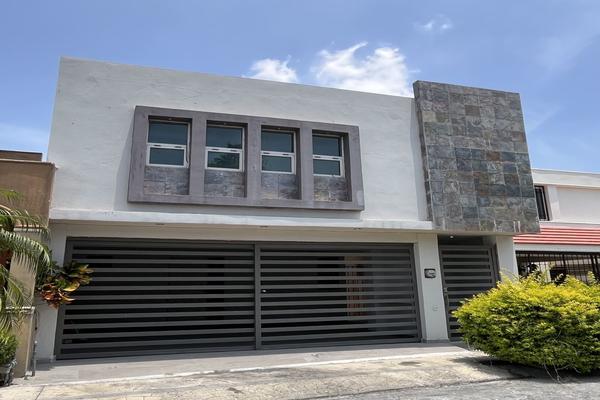 Foto de inmueble en Cerrada del Framboyan, Col. Cerradas de Anáhuac C.P. 66059, General Escobedo