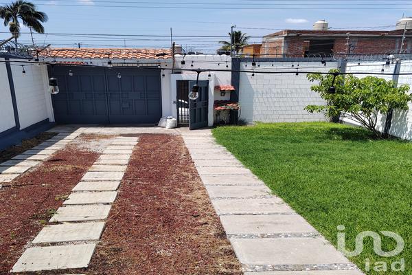 Foto de inmueble en Cda. Framboyanes #104, Col. Bugambilias C.P. 62577, Jiutepec