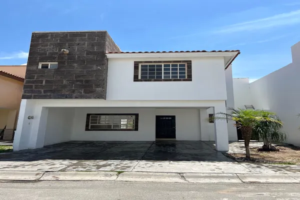Foto de inmueble en Cda. Piñon #92, Col. Los Viñedos C.P. 27023, Torreón