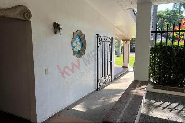 Foto de inmueble en Cda Tzompantle, Col. Palmira Tinguindin C.P. 62490, Cuernavaca